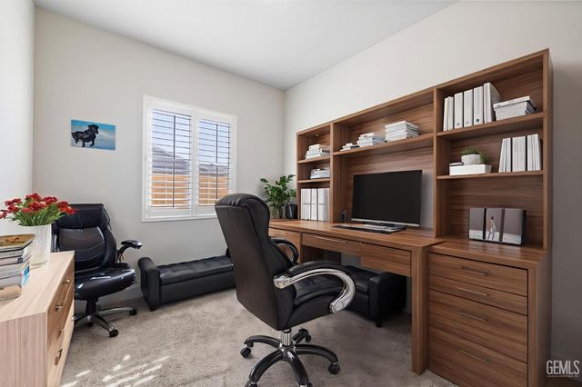 9223 Manor Forest Lane, Shafter, CA 93263