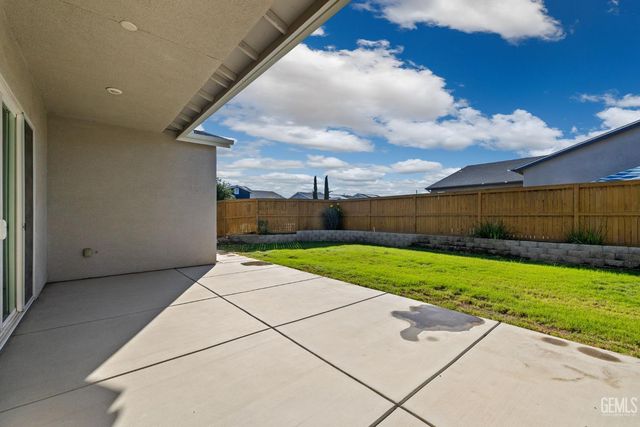 9223 Manor Forest Lane, Shafter, CA 93263