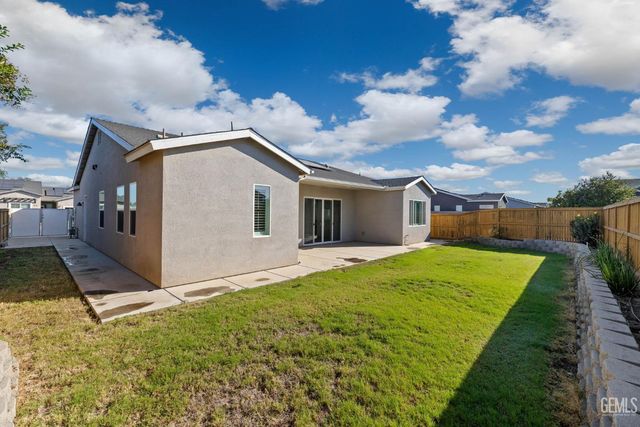 9223 Manor Forest Lane, Shafter, CA 93263