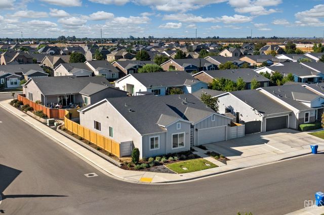 9223 Manor Forest Lane, Shafter, CA 93263