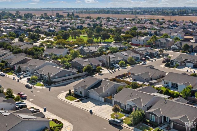 9223 Manor Forest Lane, Shafter, CA 93263