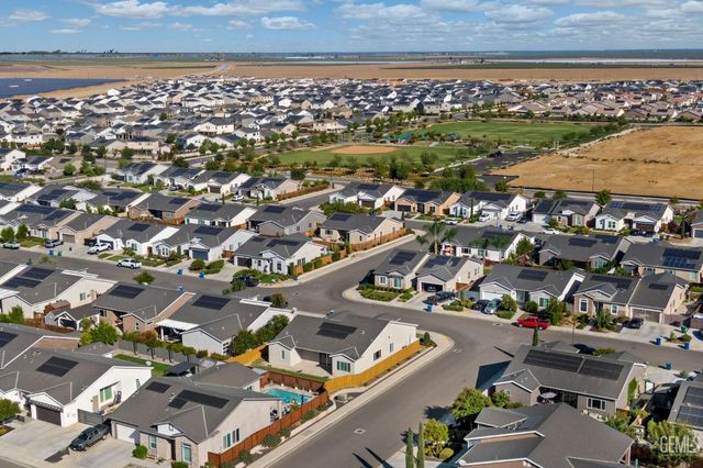 9223 Manor Forest Lane, Shafter, CA 93263