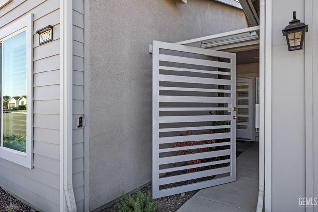 9223 Manor Forest Lane, Shafter, CA 93263