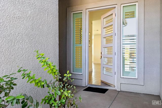 9223 Manor Forest Lane, Shafter, CA 93263