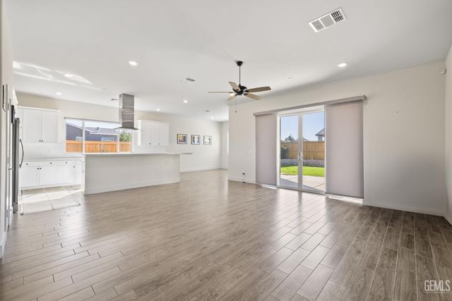 9223 Manor Forest Lane, Shafter, CA 93263