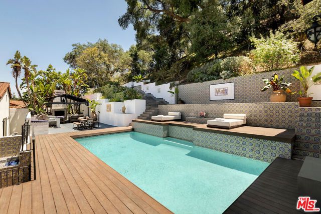 5500 Red Oak Drive, Los Angeles, CA 90068