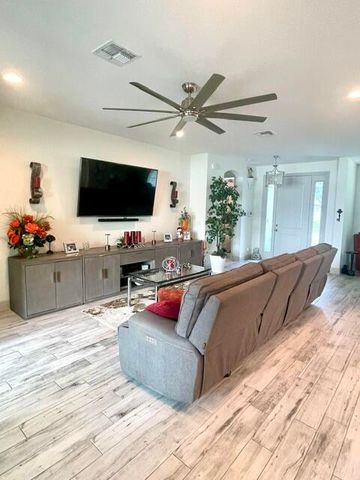 424 SW Ridgecrest Drive, Port St. Lucie, Port St Lucie, FL 34953