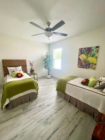 424 SW Ridgecrest Drive, Port St. Lucie, Port St Lucie, FL 34953