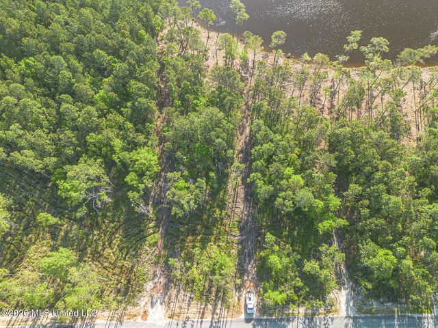 13035 Enciente Point Drive, Kiln, MS 39556