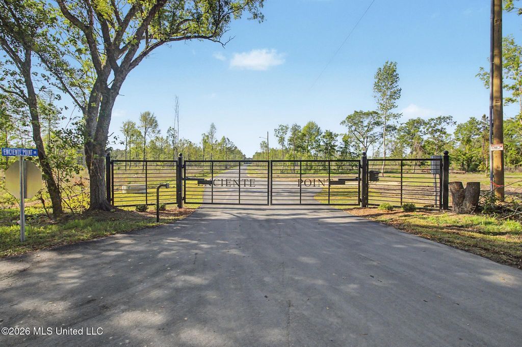 13035 Enciente Point Drive, Kiln, MS 39556