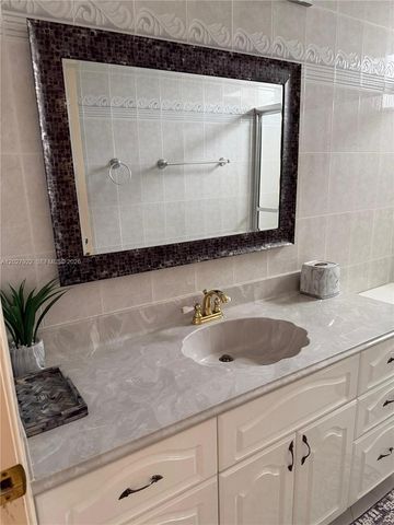2500 Parkview Dr 1712, Hallandale Beach, FL 33009
