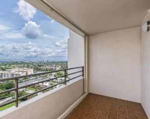 2500 Parkview Dr 1712, Hallandale Beach, FL 33009