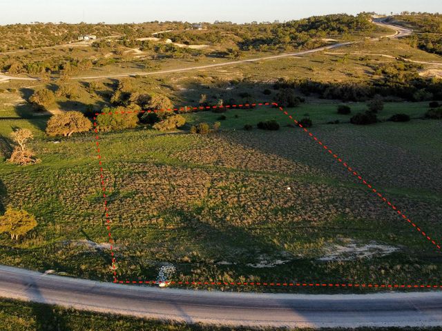 105 Majestic Hills, Blanco, TX 78606