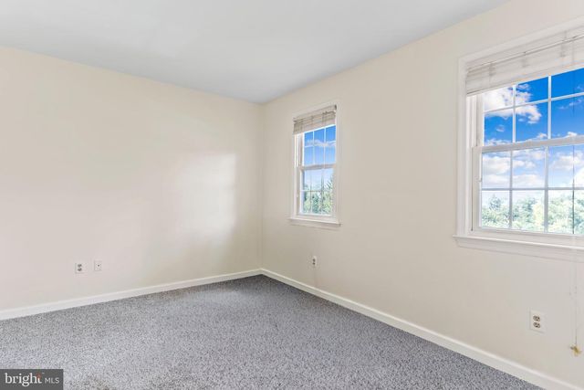 8 HOLLY DR, New Cumberland, PA 17070
