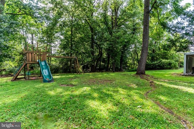 8 HOLLY DR, New Cumberland, PA 17070