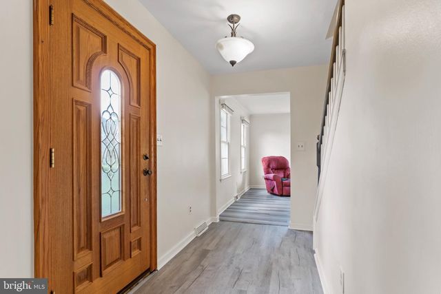 8 HOLLY DR, New Cumberland, PA 17070