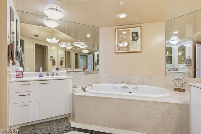 2747 Paradise Road 1205, Las Vegas, NV 89109