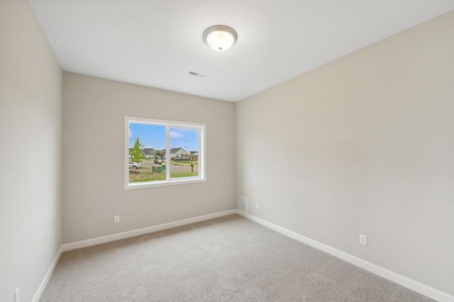 608 Grouse Way, New Richmond, WI 54017