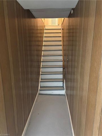 2621 Creekwood Drive, Winston-salem, NC 27103