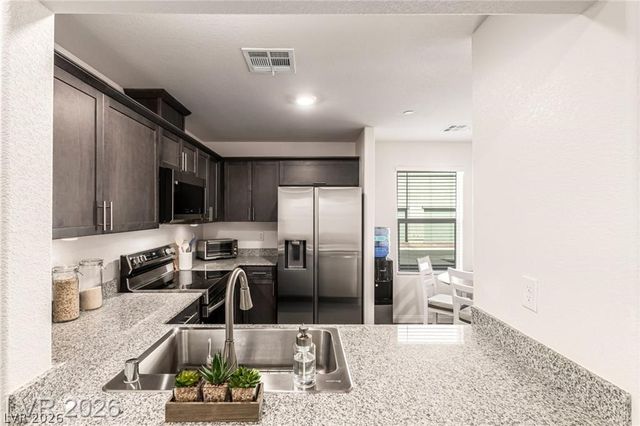 2829 Champagne Gold Avenue, North Las Vegas, NV 89086