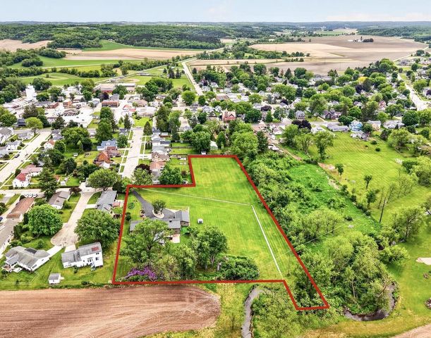 1 Horseshoe Lane, Black Earth, WI 53515