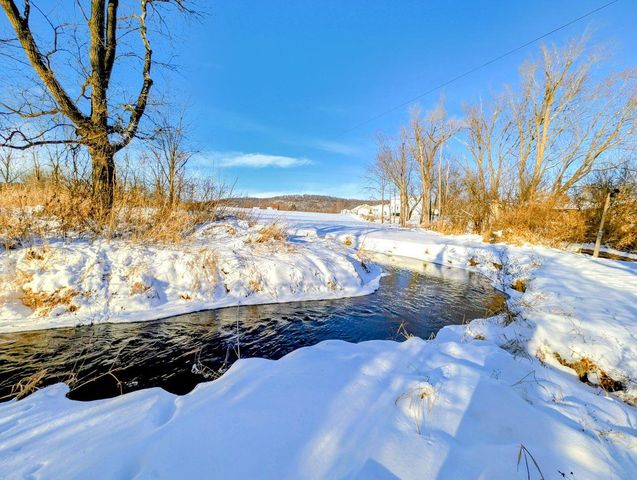 1 Horseshoe Lane, Black Earth, WI 53515