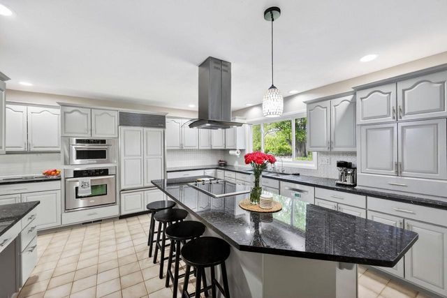 1 Horseshoe Lane, Black Earth, WI 53515