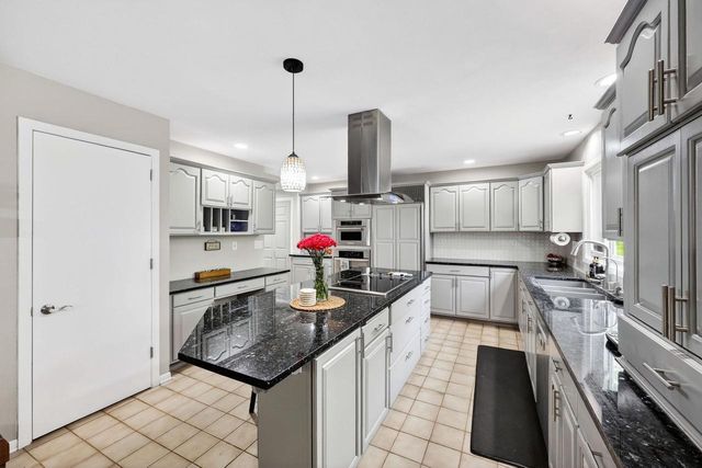 1 Horseshoe Lane, Black Earth, WI 53515