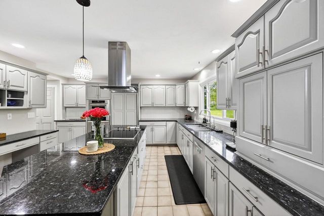 1 Horseshoe Lane, Black Earth, WI 53515