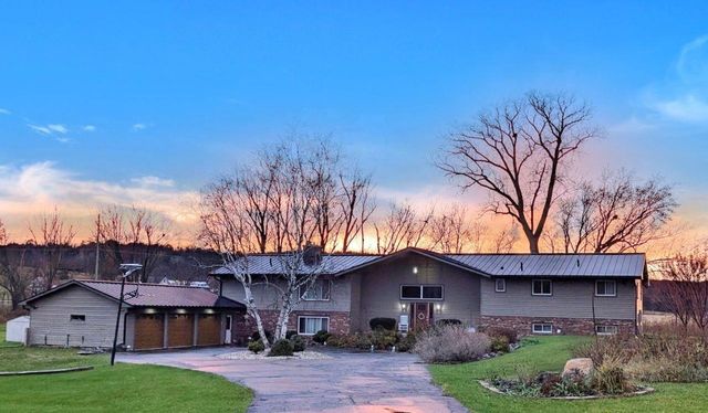 1 Horseshoe Lane, Black Earth, WI 53515