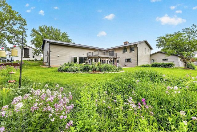 1 Horseshoe Lane, Black Earth, WI 53515