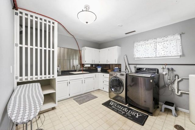 1 Horseshoe Lane, Black Earth, WI 53515