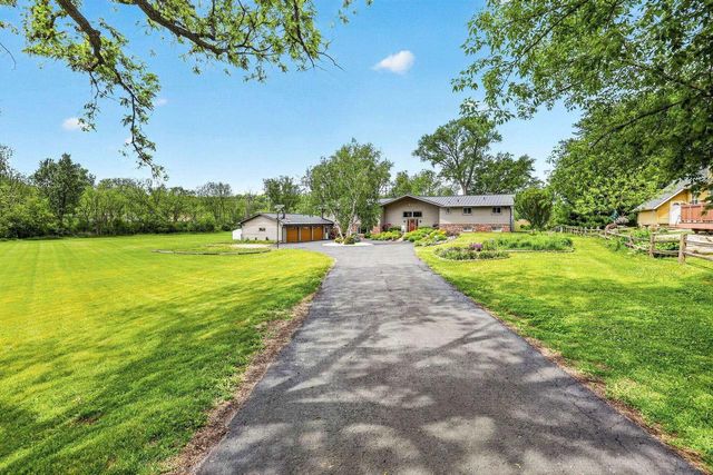 1 Horseshoe Lane, Black Earth, WI 53515