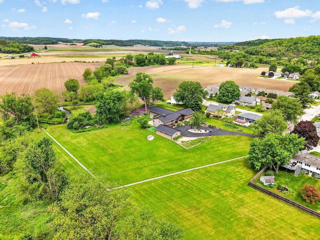1 Horseshoe Lane, Black Earth, WI 53515