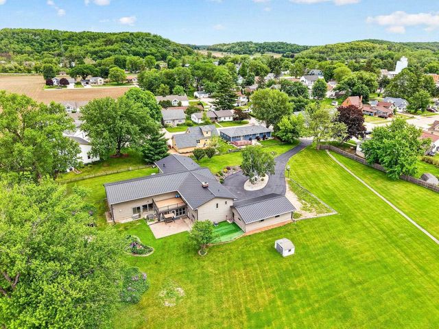 1 Horseshoe Lane, Black Earth, WI 53515