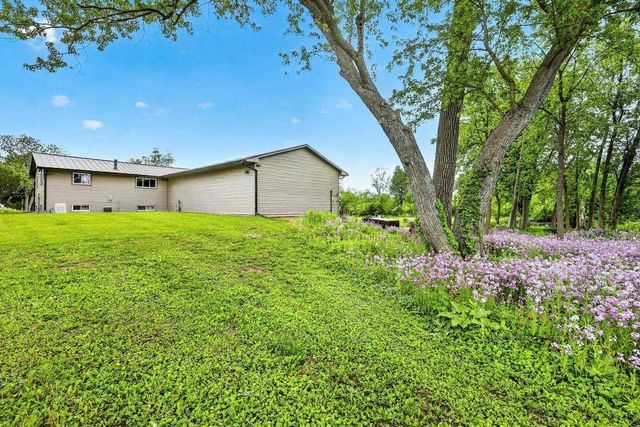 1 Horseshoe Lane, Black Earth, WI 53515