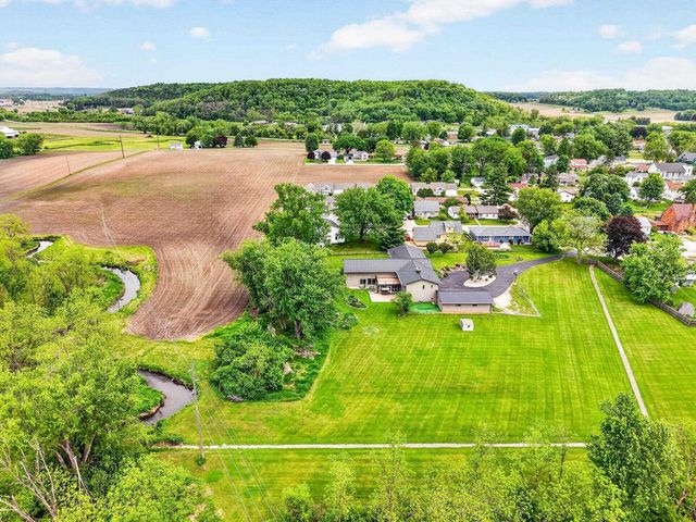 1 Horseshoe Lane, Black Earth, WI 53515