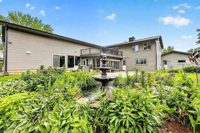 1 Horseshoe Lane, Black Earth, WI 53515