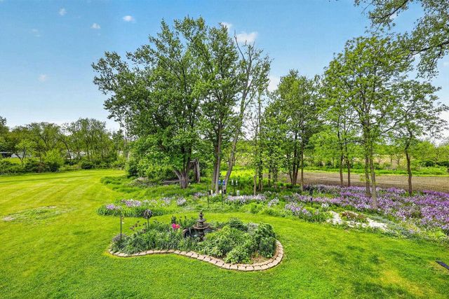 1 Horseshoe Lane, Black Earth, WI 53515