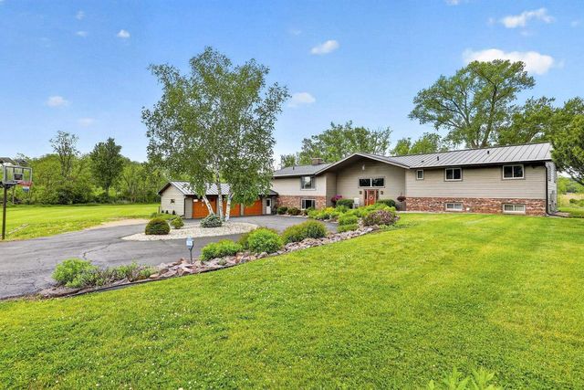 1 Horseshoe Lane, Black Earth, WI 53515