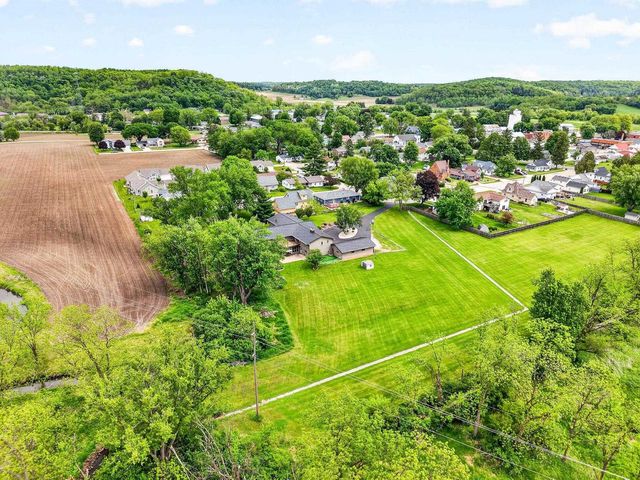 1 Horseshoe Lane, Black Earth, WI 53515