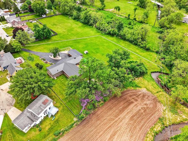 1 Horseshoe Lane, Black Earth, WI 53515