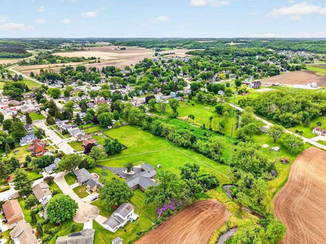 1 Horseshoe Lane, Black Earth, WI 53515