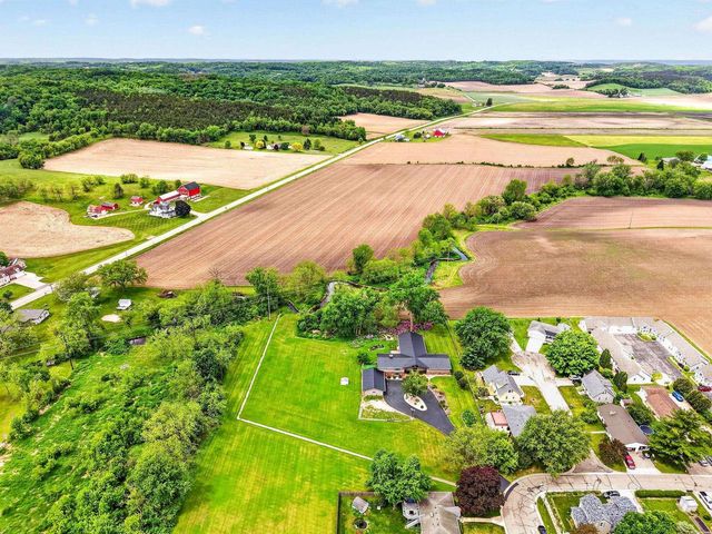 1 Horseshoe Lane, Black Earth, WI 53515