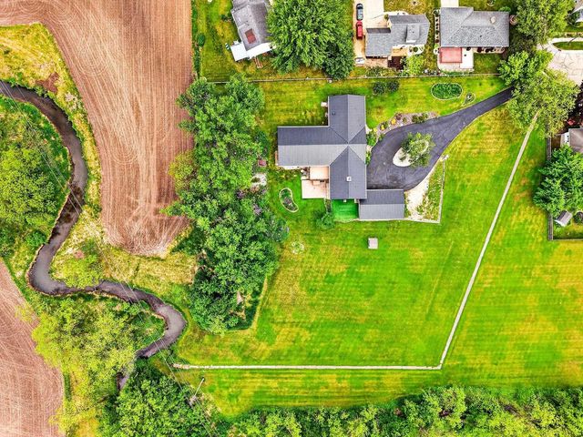 1 Horseshoe Lane, Black Earth, WI 53515