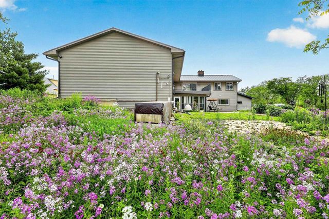 1 Horseshoe Lane, Black Earth, WI 53515