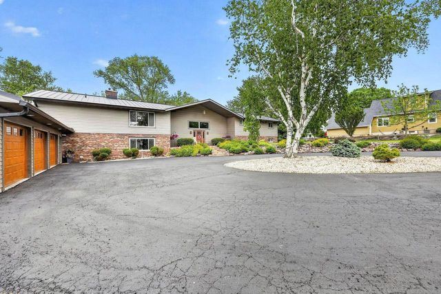 1 Horseshoe Lane, Black Earth, WI 53515