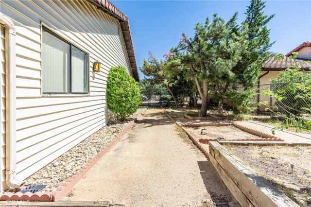 7040 Kenyon Avenue, Hesperia, CA 92345