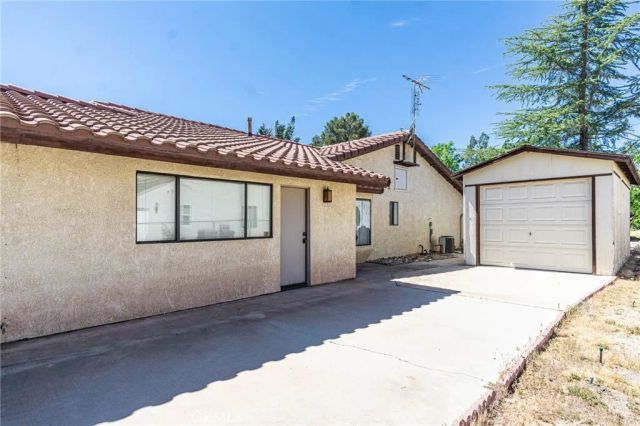 7040 Kenyon Avenue, Hesperia, CA 92345