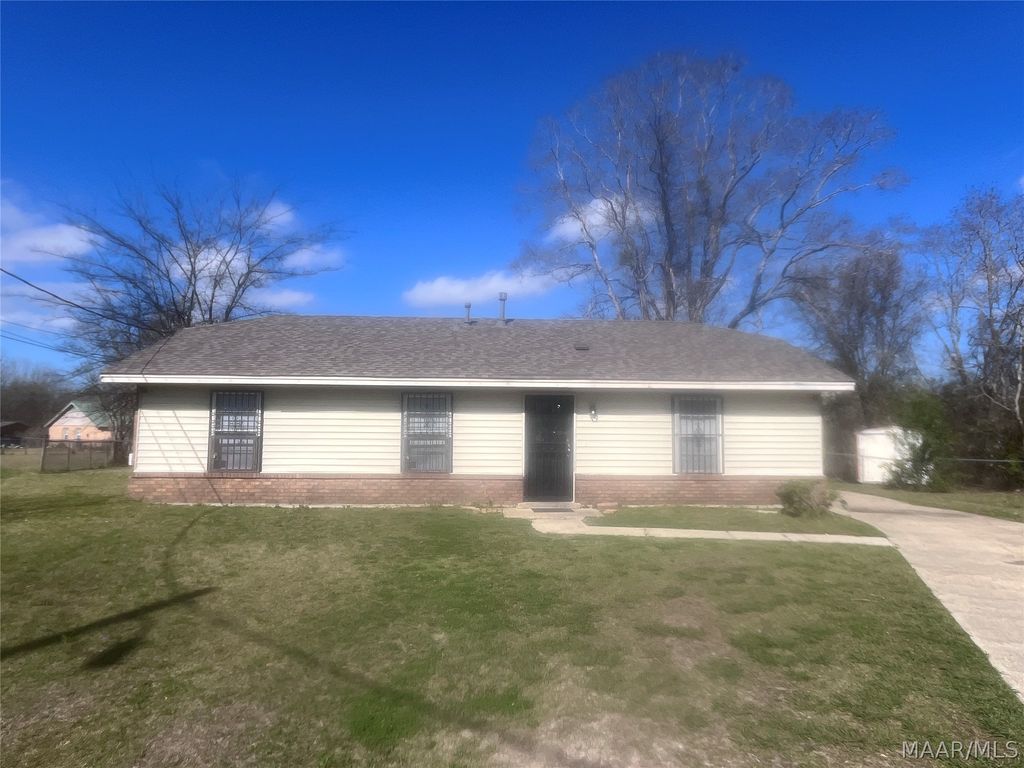 4313 MEADOWBRIAR Court, Montgomery, AL 36116